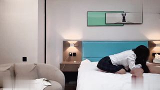 【69堂午夜视频】06年刚下还的小妹妹身材特别的好腰细屁股大特别的活泼说下次让我叫上她闺蜜一起出来玩，