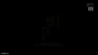 【69堂午夜视频】一名护士戏弄并折磨着住院病人禁欲的阴茎，她的右手不停地抚摸着他